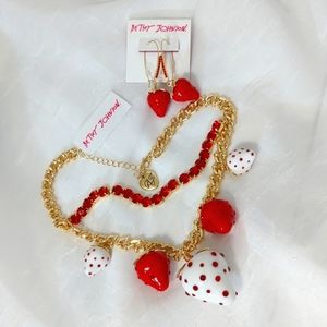 🆕 Strawberry Bib Layered Necklace & Earrings Set 🍓 Betsy Johnson